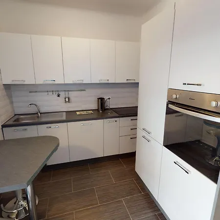 Apartment Menton: 3p Avec Terrasse, Parking, Proche Plages Et Centre - Fr-1-196-230 *